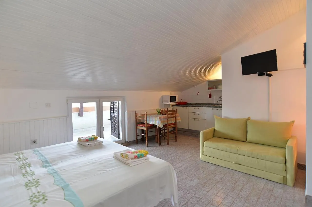 Apartments Vesna 836 Rovinj