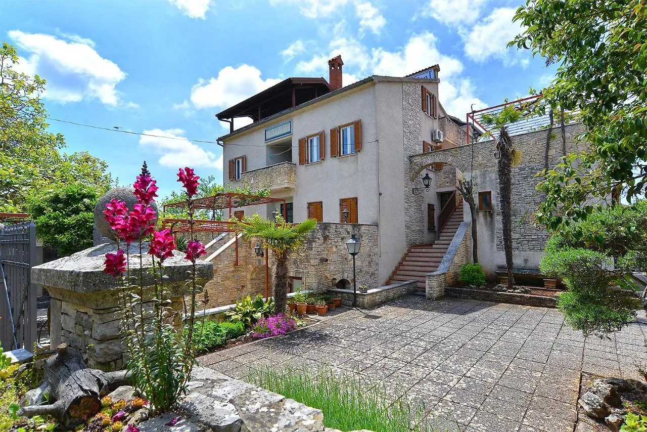 Apartments Vesna 836 location